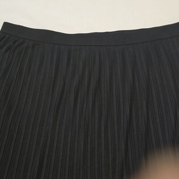 Joan Vass Pleated Knee-Length Black Skirt NWT size 3= 16 - Picture 5 of 10